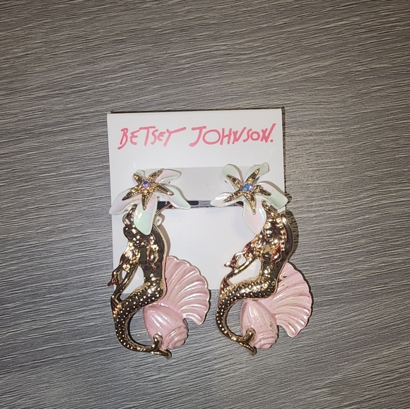 NEW Betsey Johnson Gold Tone Flower, Starfish, Mermaid & Seashell Drop Earrings - Picture 7 of 7